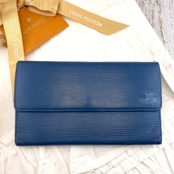 Authentic Louis Vuitton Epi Leather Porte Tresor International Wallet.Color:Blue